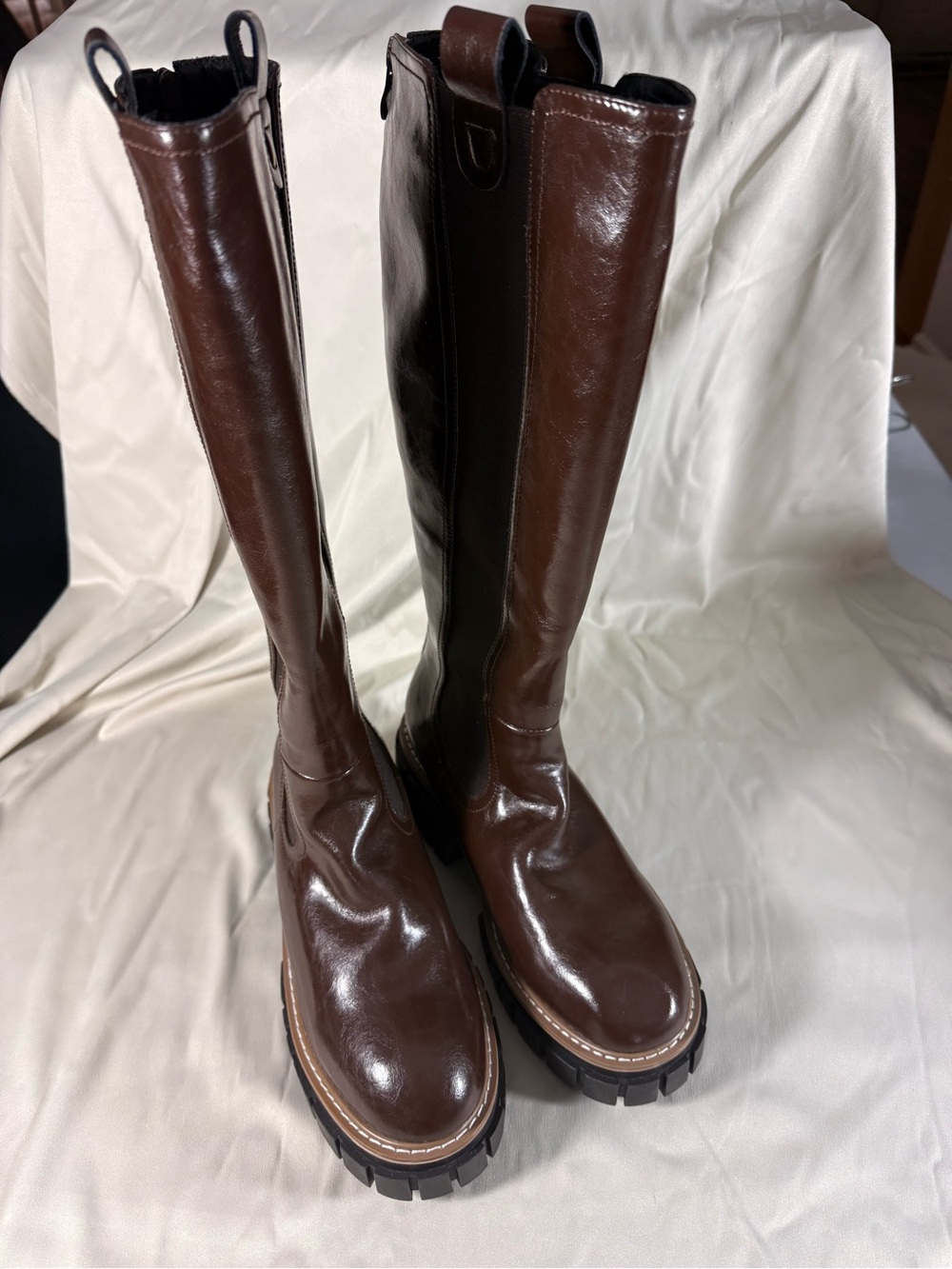 Women's Knee-High Lug Boots - Classic Tall Riding Style